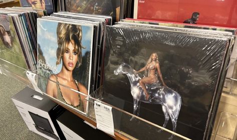 Beyonce Vinyl, Vinyl Record Display, Vinyl Aesthetic, Hollywood Music, Fragrances Perfume Woman, Dream Apartment Decor, Smells Like Teen Spirit, Beyoncé Giselle Knowles-carter, Beyoncé Giselle Knowles