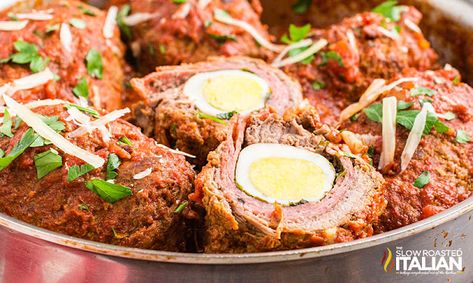 Braciole Recipe Italian, Italian Braciole, Italian Easter Recipes, Beef Braciole, Braciole Recipe, Slow Roasted Italian, Meat Lasagna, Beef Kabobs, The Slow Roasted Italian