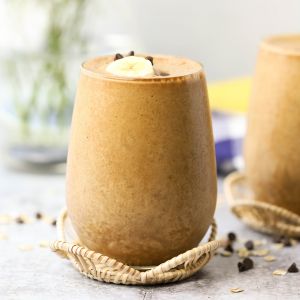 Coffee Banana Smoothie, Fancy Coffee Drinks, Mocha Smoothie, Banana Coffee, Banana Smoothie Recipe, Tropical Smoothie, Recipes For Breakfast, Breakfast Drink, Fancy Coffee