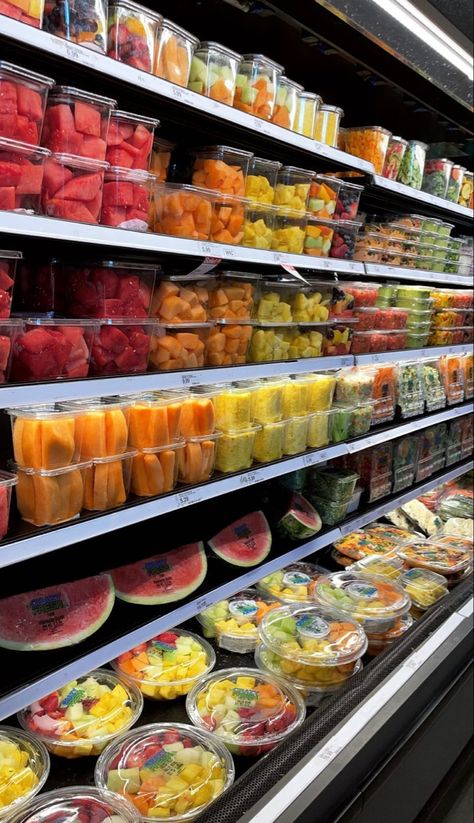 Healthy Eating Fruit, Eat More Fruits And Vegetables, Fruits Aesthetic, Healthy Food Shop, Healthy Person, Eating Fruit, Fruit Summer, Healthy Food Dishes, Healthy Groceries