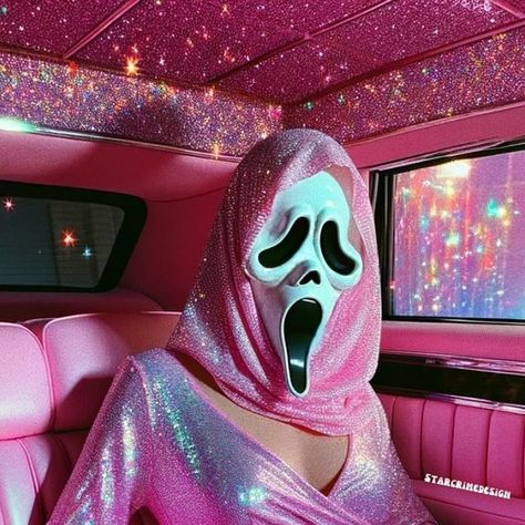 Women Of Horror Movies, Scream Movie Stills, Do You Like Scary Movies, What’s Your Favorite Scary Movie, Female Ghostface Art, Pink Scream Mask, Girly Ghostface, Scream Movie Aesthetic, Halloween Decorations Pink