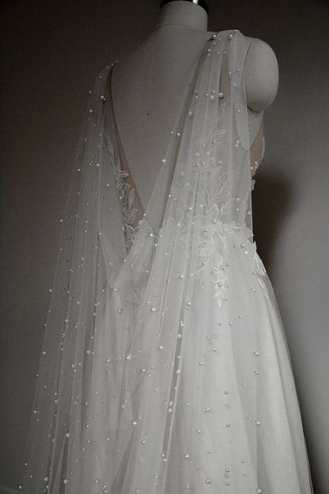 Pearl Cape, Veil Pearl, Cape Veil, Baju Kahwin, Wedding Cape, Bridal Cape, Dream Wedding Ideas Dresses, Future Wedding Plans, Pearl Bridal