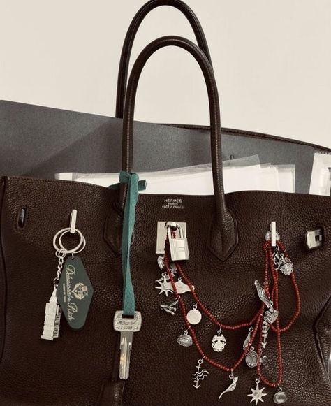 Birken Bag, Jane Birkin Style, Housewife Style, Fashion Journal, Accessorize Bags, Purse Essentials, What In My Bag, Current Fashion, Jane Birkin