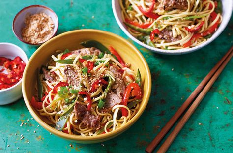 Stir-fried pork with noodles recipe Chilli Beef Recipe, Stir Fried Pork, Tomato Ketchup Recipe, Crispy Chilli Beef, Pork Stir Fry Recipes, Sweet Pork, Noodle Recipes Easy, Pork Fillet, Pork Stir Fry