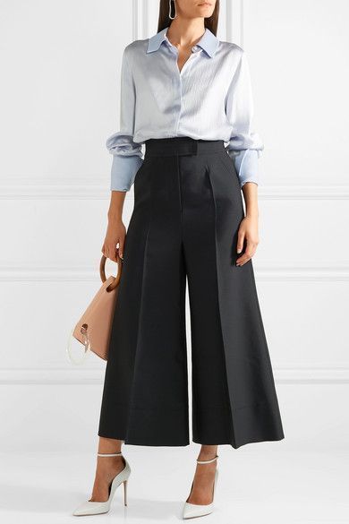 ecd62de20ea67e1c2d933d311b08178adesc49805133ri Culottes Outfit, Wide Leg Pants Outfit, Seersucker Shirt, Spring Work Outfits, Work Chic, Formal Outfit, Mode Inspiration, Work Attire, Work Fashion