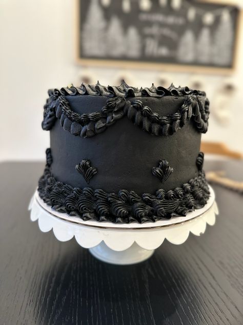 Black Velvet Lambeth Cake Cake Black And Gold, Lambeth Cake, Black And Gold, Black Velvet, Velvet, Cake, Gold, Black