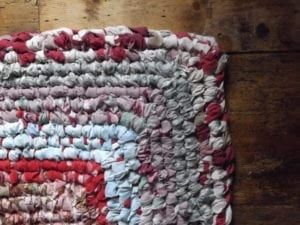 here Rectangle Rag Rug Diy, Toothbrush Rug Tutorial, Toothbrush Rug Instructions, Rag Projects, Rag Crafts, Braided Rag Rug Diy, Denim Rag Rugs, Toothbrush Rug, Rag Rug Diy