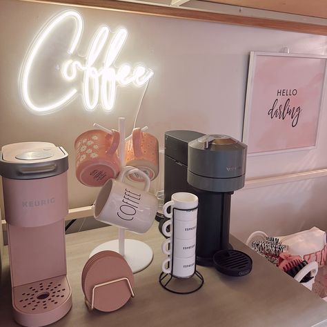 Keurig In Bedroom, Basement Beauty Salon Ideas, College Apartment Coffee Bar, College Coffee Bar, Pink Keurig Coffee Station, Pink Apartment Aesthetic Kitchen, Pink Coffee Bar Ideas, Small Office Coffee Station, Coffee Bar Ideas Dorm