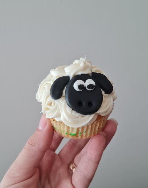 Sheep Cakes, Shaun Sheep, Shaun The Sheep Cake, Happy Birday, Aid Adha, Lamb Cupcakes, Sheep Party, Birthday Desert, Sheep Cupcakes