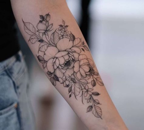 10+ Floral Tattoo Designs to Give You Warmth Chrysanthemum Tattoo, Beautiful Flower Tattoos, Floral Tattoo Design, Most Popular Tattoos, Calf Tattoo, Tattoo Parlors, Sunflower Tattoo, Popular Tattoos, Forearm Tattoos