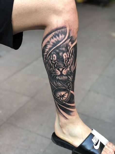 Surprise everyone with a chic tattoo on your leg! We've collected 50+ of the most unique and trendy male leg tattoo ideas and divided them into 9 groups. Leg Tattoos For Men, Back Of Leg Tattoos, Tiger Tattoo Sleeve, Tattoo Ideas Males, Leg Tattoo Ideas, Best Leg Tattoos, Wolf Tattoos Men, Pola Tato, Chic Tattoo