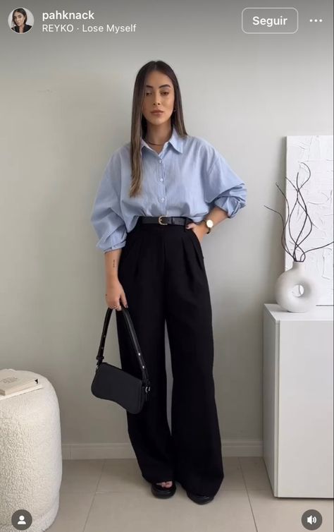 Black Pants Professional Outfit, Workwear With Flats, Easy Formal Outfits For Women, Black Jeans Office Outfit Summer, Office Outfits Black Pants, Dark Office Outfits Women, House Of Colour Dark Summer, Simple Outfits For Work, Pantalon Wide Leg Outfit