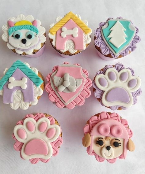 Paw Patrol Cupcakes Skye, Paw Patrol Cookies Girl, Skye Cupcakes, Cupcakes Paw Patrol, Skye Cake, Sky Paw Patrol, Paw Patrol Party Decorations, Paw Patrol Cupcakes, Cake Designs For Girl