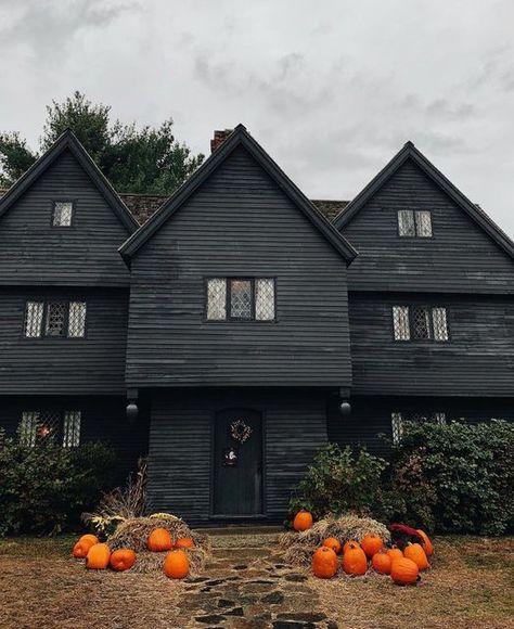 Historical Homes Of America on Instagram: "The Jonathan Corwin House, known locally as The Witch House, is a historic house museum at 310 Essex Street in Salem, Massachusetts. It was the home of Judge Jonathan Corwin (1640–1718), and is the only structure still standing in Salem with direct ties to the Salem witch trials of 1692. Corwin bought the house in 1675 when he was 35, and lived there for more than 40 years; the house remained in the Corwin family until the mid-19th century. Photo by @po Salem Witch House, Essex Street, Historical Homes, Salem Massachusetts, Salem Ma, Salem Witch, Witch House, House Museum, Gothic House