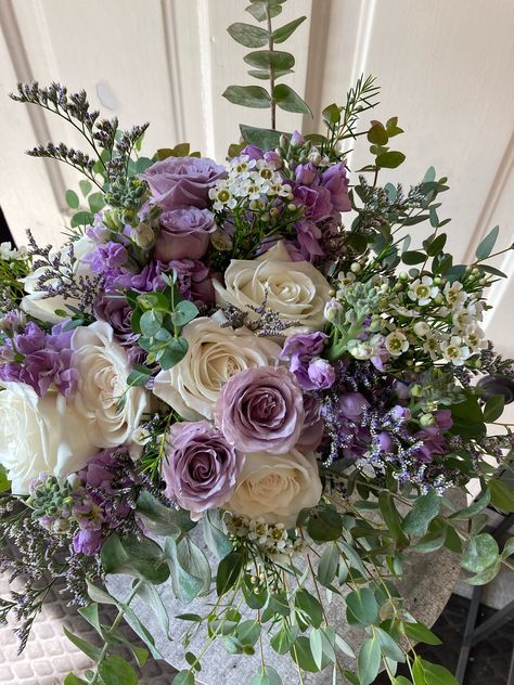 Lavender And Eucalyptus Wedding, Parisian Flowers, Purple Wedding Tables, Purple And Green Flowers, Bridgerton Party, Wedding Table Layouts, Tall Floral Arrangements, Purple Wedding Theme, 2025 Wedding