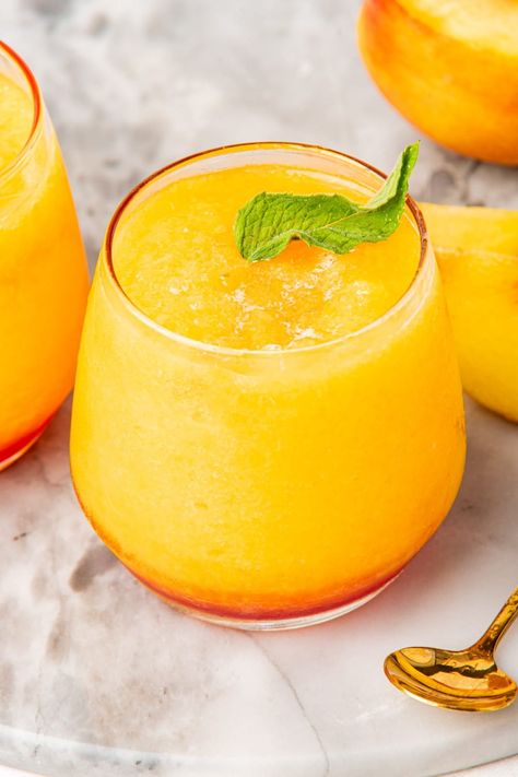 This refreshing Frozen Peach Bellini combines peaches and sparkling wine for the perfect summer cocktail. An easy frozen drink made with simple ingredients! Frozen Peach Bellini Recipe, Bellini Cocktail Recipes, Mimosa Recipes, Peach Bellini Recipe, Peach Bellini Cocktail, Frozen Peach Bellini, Fun Party Drinks, Bellini Cocktail, Bellini Recipe