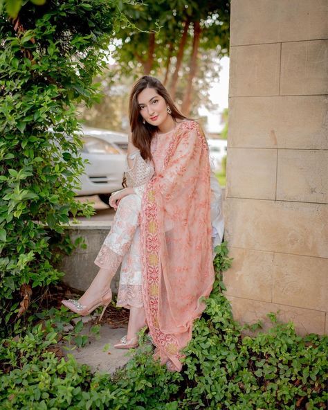 Maheen Khan, Fancy Dress Material, Dp Stylish, Pakistani Dresses Casual, Girls Dp Stylish, Fashion Vocabulary, Hijabi Outfits Casual, Pakistani Dress, Pakistani Bridal Wear