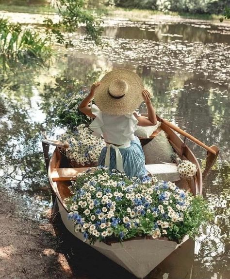 Indie Picnic, Boat With Flowers, Canoe Photoshoot, Boat Photoshoot, Photographers Gallery, Beltane, Row Boat, Romantic Art, 인물 사진