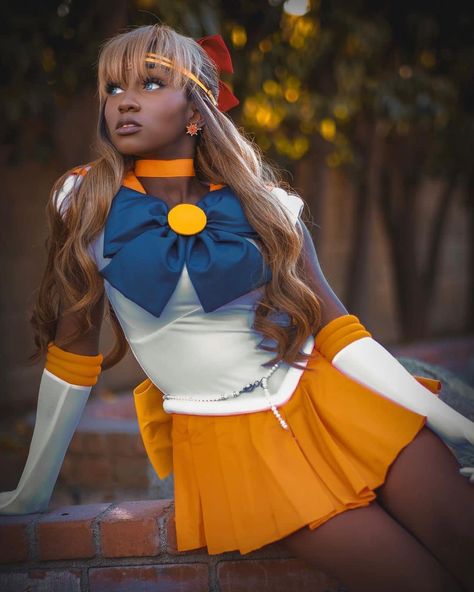 Cosplay done by: @jaharajayde Sailor Moon Pose, Sailor Venus Cosplay, Halloween Costumes Party City, Halloween Costumes Party, Black Cosplayers, Fairy Photoshoot, Sailor Guardians, Minako Aino, Sailor Moon Cosplay