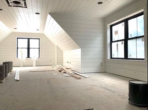 Attic Conversion Bedroom, Bonus Room Above Garage, Bonus Room Design, Room Above Garage, Attic Makeover, Vaulted Ceiling Living Room, Garage Guest House, Attic House, Barn Renovation