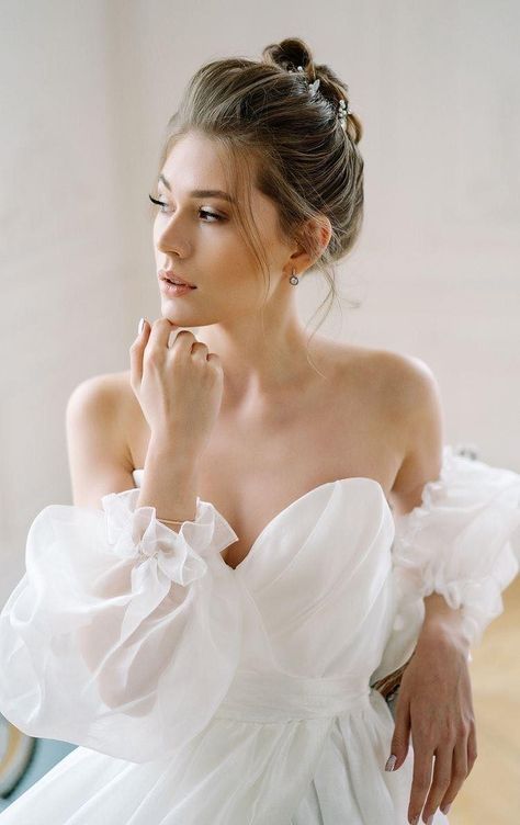 Simple Wedding Hair, Boho Corset, Wedding Dresses Boho, Sweetheart Bridal, Wedding Portrait Poses, Idea Wedding, Bride Photoshoot, Vintage Wedding Hair, Bridal Poses