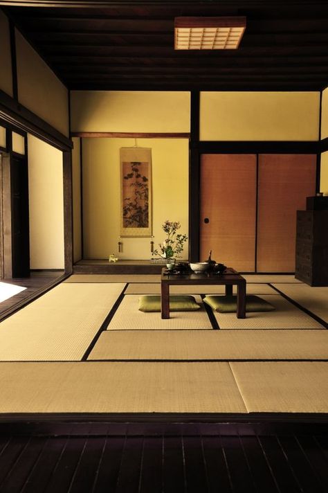 Traditional Japanese Living Room, Japanese Tatami Room, Japanese Home Interior, Japanese Living Room, Modern Japanese Interior, Japan Interior, Tatami Room, Japanese Home Design, Traditional Japanese Architecture