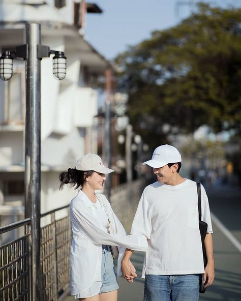 Prewed Simple, Prewedding Photography Casual, Korean Prewedding Photography, Weir Sukollawat, Couple Ootd, Prenup Photos Ideas, Kimmy Kimberley, Prenuptial Photoshoot, Nadech Kugimiya