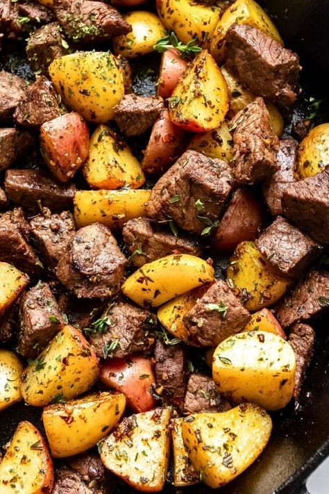 Steak Bites With Potatoes, Easy Steak Dinner Recipes, Steak Meals, Steak Ideas, Healthy Steak Recipes, Crockpot Pepper Steak, Healthy Steak, Garlic Butter Steak Bites, Steak And Broccoli