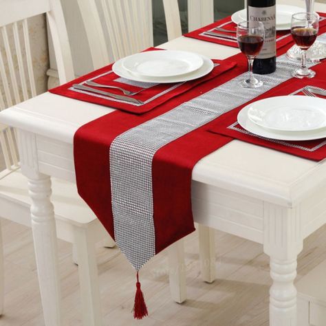 Modern Tablecloths, Dining Table Cloth, Modern Table Runners, Table Runner Diy, Table Runner Size, Tafel Decor, Dining Table Runners, Classic Table, Luxury Table