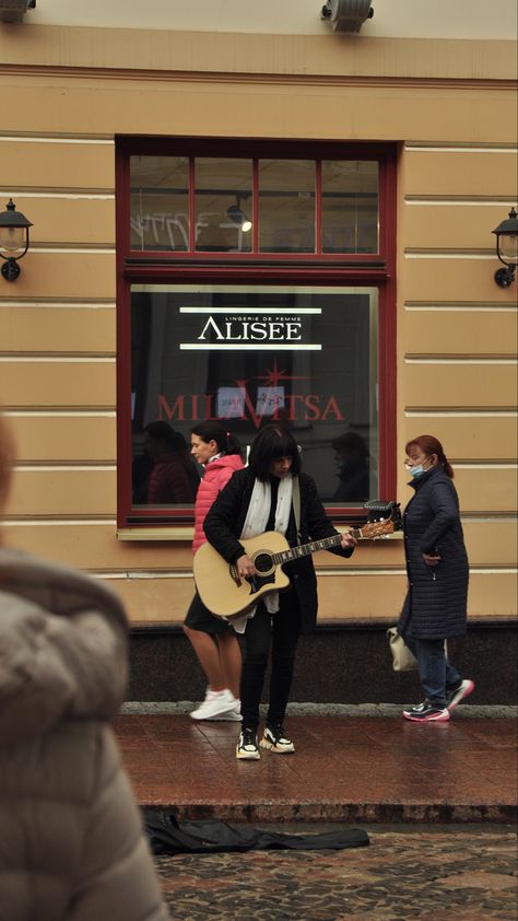 #street#vibe#hrodna#streetmusic#gitar#singer#cold#building#photonikon#photooftheday#pintphoto#presets Singer Vibes, Broadway Show Signs, Broadway Shows, Broadway, Lingerie, Concert, Building