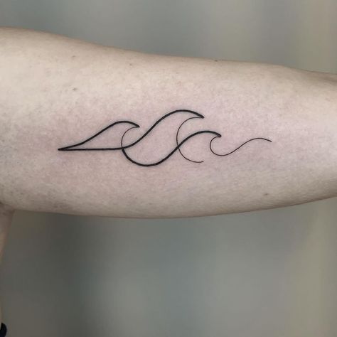 Sine Wave Tattoo, Single Line Wave Tattoo, Surf Tattoos For Women, Iliad Tattoo, Surf Tattoos, Caveira Tattoo, Bear Claw Tattoo, Simple Wave Tattoo, Bali Tattoo