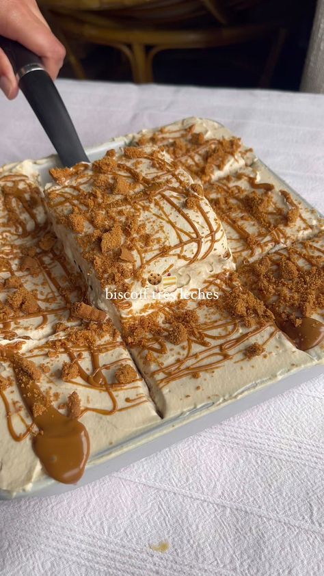 Biscoff Tres Leches - by Viviane Eldarazi Apple Pie Tres Leches Cake, Tres Leches Ice Cream Cake, Tres Leches Cake Biscoff, Tres Leches Biscoff Cake, Treches Leches Cake, Cookie Butter Tres Leches Cake, Lotus Tres Leches Cake, Cinnamon Roll Tres Leches, Biscoff Recipes Cake