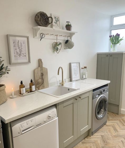 laundry room storage ideas Utility Ideas, Laundry Room Storage Ideas, Utility Room Storage, Small Utility Room, Room Storage Ideas, Small Utility, Daily Chores, Room Hacks, Laundry Room Ideas