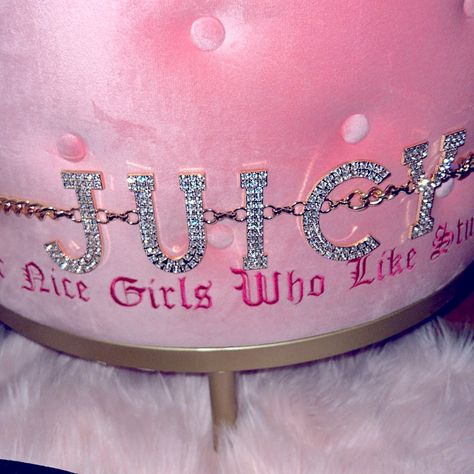 Juicy Couture Home Decor, Juicy Couture Christmas, Boujee Decor, Juicy Couture Aesthetic, Juicy Couture Glasses, Trashy Y2k Aesthetic, Fun Beauty Products, Juicy Couture Clothes, Bling Belt