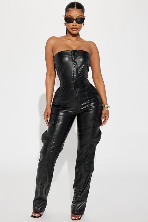 Leather One Piece Outfit, Leather Bodysuit Outfit, Leather One Piece, Cream Jumpsuit, Leather Bodysuit, Leather Jumpsuit, Body Suit Outfits, Hadid Style, Swimming Outfit