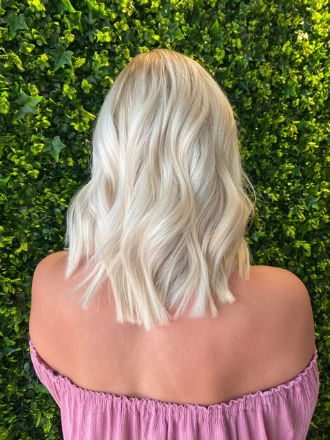 Ivey Blonde Highlights, Platinum Mid Length Hair, Shoulder Length Platinum Hair, Winter Blonde Hair Short, Medium Length Platinum Blonde Hair, Mid Length Blonde Hair, Short Platinum Blonde Hair, Winter Blonde Hair, Blonde Hair Goals