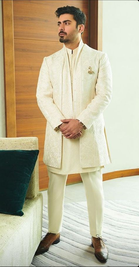 3 Piece Sherwani Men, Sagai Outfit, Kurta Ideas, White Sherwani, Indian Wedding Clothes For Men, Wedding Fits, Traditional Accessories, Sherwani For Men Wedding, Wedding Kurta