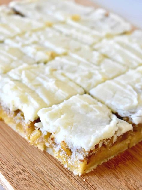 Pineapple Bars are made with a shortbread base, pineapple pecan middle, and delicious pineapple icing. Don't miss tasty recipe that is full of tropical flavor and is so easy to make! Pineapple Bars Recipe, Pineapple Icing, Pineapple Bars, Pineapple Topping, Bars With Shortbread Crust, Cafe Cakes, Pineapple Squares, Pineapple Dessert Recipes, Pumpkin Pie Bars