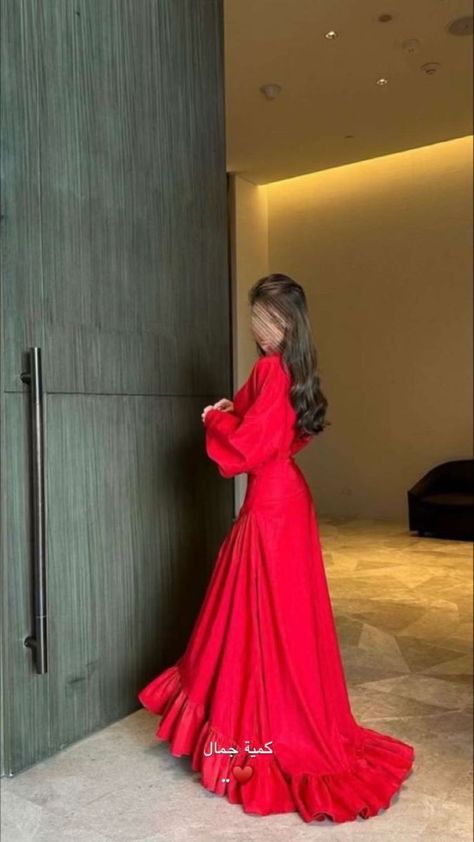 Graduation Dress Designs, Modest Elegant Dresses, Veiled Dresses, Dress Classy Elegant, Red Dress Design, Stile Hijab, Beautiful Evening Dresses, Girls Dress Outfits, Draping Fashion