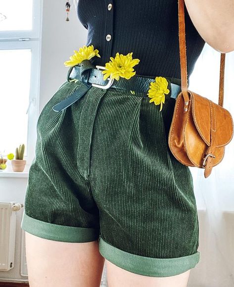 Green Corduroy Shorts Outfit, Corduroy Shorts Outfit, Green Cottagecore, Green Corduroy, Corduroy Shorts, Black Pants Casual, Fabulous Clothes, 90s Inspired, Pants Casual