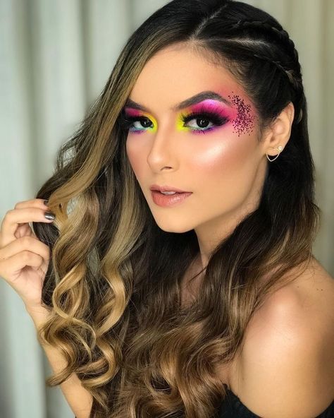 Carnival Makeup, Makeup Game, Festival Makeup, Cut Crease, Glam Makeup, How To Make Hair, Eyeshadow Makeup, Gamer Girl, Makeup Inspo