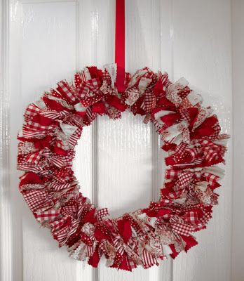 Canada Day wreath tutorial @guzzie +Guss @Pink Pearl PR #PCCanadaDay Christmas Rag Wreath, Rag Wreath Tutorial, Canada Day Crafts, Canada Day Party, Rag Wreaths, Dollar Tree Christmas Decor, Creative Wreaths, Christmas Crafts To Sell, Red White Christmas