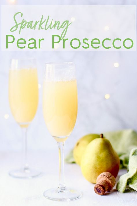 With only three ingredients, this sparkling Pear Prosecco punch is a healthy cocktail recipe. It's like a pear mimosa or bellini, so try it for brunch or a holiday party! #cocktailrecipes #pears Pear Mimosa, Easy Holiday Cocktail Recipes, Heathy Drinks, Cocktail Prosecco, Prosecco Punch, Easy Holiday Cocktails, Healthy Cocktail Recipes, Pear Cocktails, Mimosa Brunch