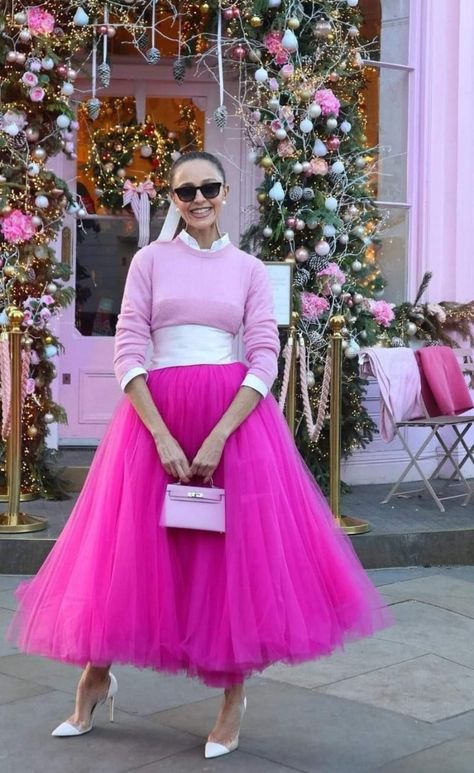 Preppy Pink Outfits, Black Tulle Skirt Outfit, Tulle Skirt Outfits Casual, Cogic Fashion, Modesty Dress, Tulle Skirts Outfit, Dress Like A Parisian, Tulle Skirt Dress, Outfit Inspiration Women