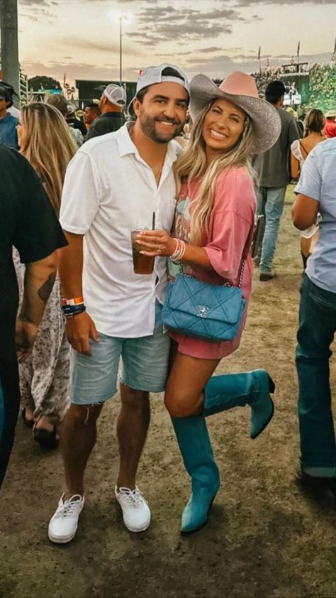 Looking for country festival outfit ideas or casual Stagecoach outfits for couples?  I love an oversized tee cowboy boots outfit for any outdoor country concert, it's such a comfortable country concert outfit!!  Save this as couples Stagecoach outfit ideas & casual spring country concert outfits! Stagecoach Outfit Boho, Stagecoach Outfit Ideas, Stagecoach Outfits, Country Festival Outfit, Stagecoach Outfit, Summer Country Concert Outfit, Outfits For Couples, Cowboy Boots Outfit, Country Concert Outfits