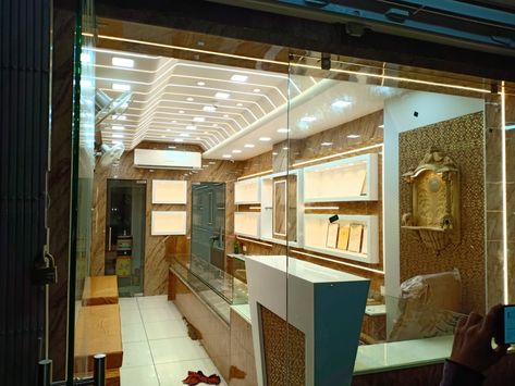 Jewellery Showroom Interior Design, Shop Counter Design, Jewelry Store Interior, Jewelry Store Displays, Bakery Interior, Jewellery Studio, Jewelry Store Design, Jewellery Shop Design, Shop Counter