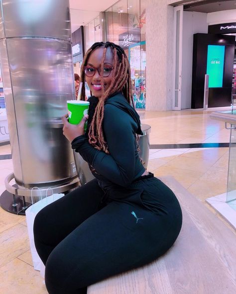 Sanchi Queen of Seduction Sanchi Sanchoka Tanzania Dream Partner, Curvy Women Outfits, Curvy Women Jeans, Curvy Girl Fashion, Curvy Girl Outfits, Stand Up, Your Dream, Black Women, On Instagram