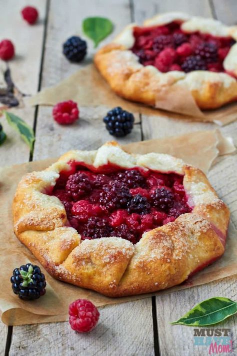 Berry Tartlet Recipe, Tartlets Dessert, Berry Galette Recipe, Berry Tartlets, Berry Galette, Berry Tarts, Desserts Nutella, Smores Dessert, Tartlets Recipe