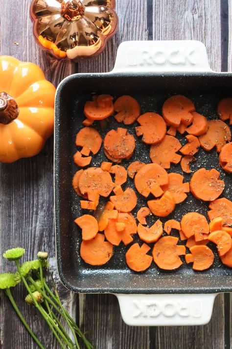 There is nothing I love better than the holidays and creating fun fall food around them. Thanksgiving food ideas do not have to be complicated. Pumpskin shaped carrots are both easy and delicious and I'll show you exactly how to do them. Fun Fall Food, Carrots Thanksgiving, Thanksgiving Food Ideas, Sharp Knife, Thanksgiving Food, Fall Food, Fall Fun, Thanksgiving Recipes, Fall Recipes