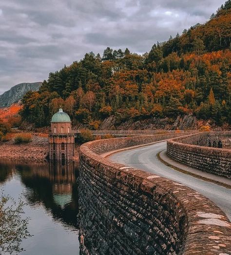 ELAN VALLEY MID WALES Uk Holidays, Wales, Tourism, England, Water, Travel